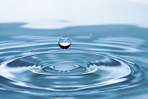 Wassertropfen ronymichaud pixabay web